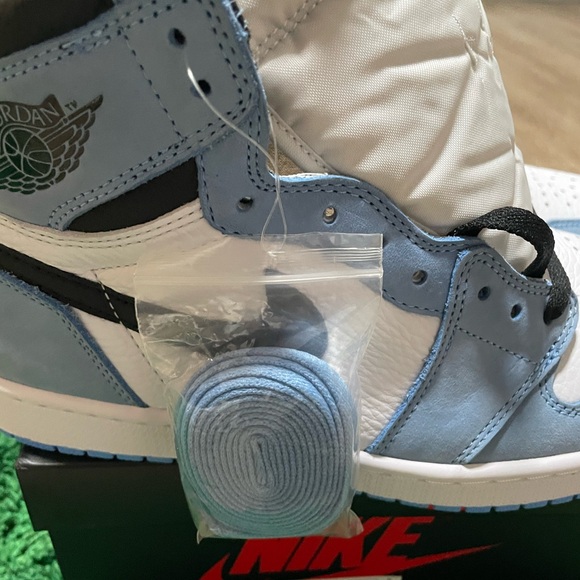 Air Jordan 1 high in university blue colorway - Picture 8 of 10